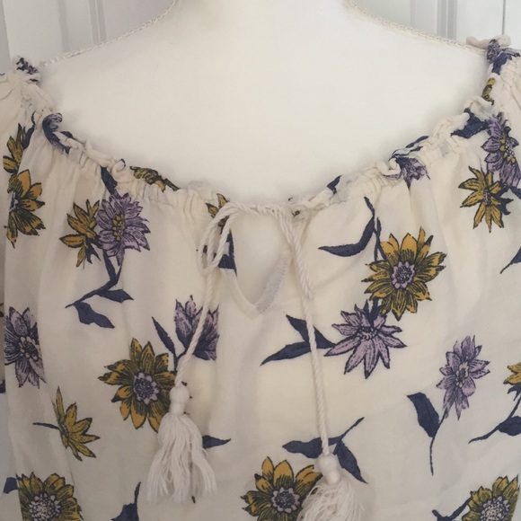 Old Navy short sleeved blouse - Picture 2 of 7